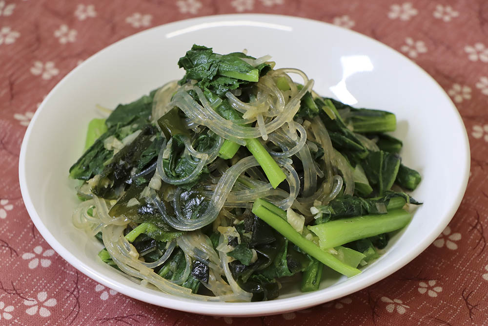 青菜とわかめと春雨のピリ辛煮
